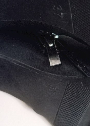 Siyah Deri Tüylü Dolgu Topuklu Bot - Görsel 4