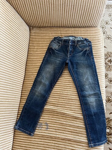 Benetton 5-6-7 yaş kız .Piyasada 1500-Bizde 300