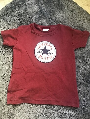Converse baskılı crop top