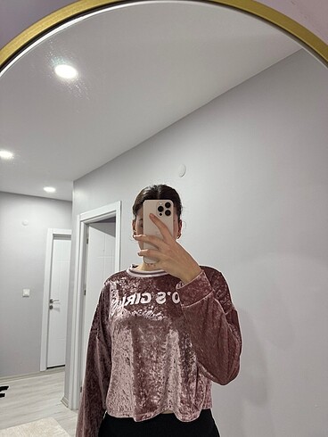 Kadife yazı baskılı crop bluz