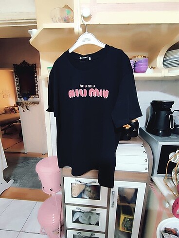 Miu Miu Miu Miu ?? tshirt. ?Sezon ürünü. Etiketli. Pamuklu kumaş. İki
