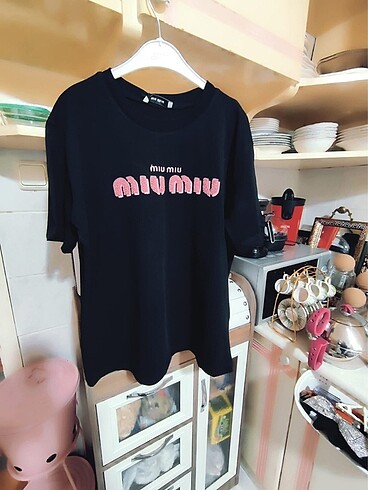 m Beden Miu Miu ?? tshirt. ?Sezon ürünü. Etiketli. Pamuklu kumaş. İki