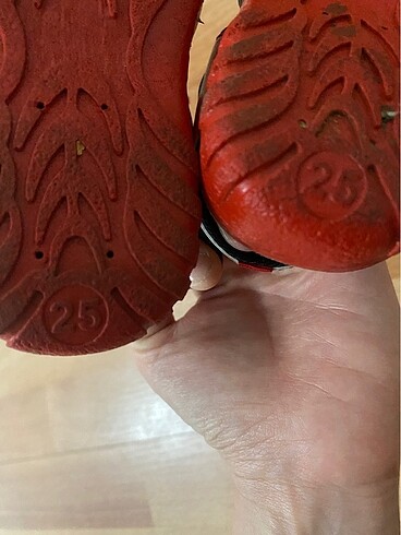 25 Beden kırmızı Renk Yazlık ayakkabı