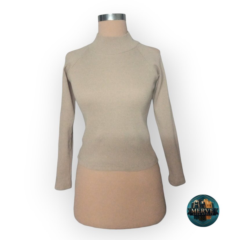 Kadın Bej Yüksek Yaka Omuz Detaylı Triko - Görsel 2