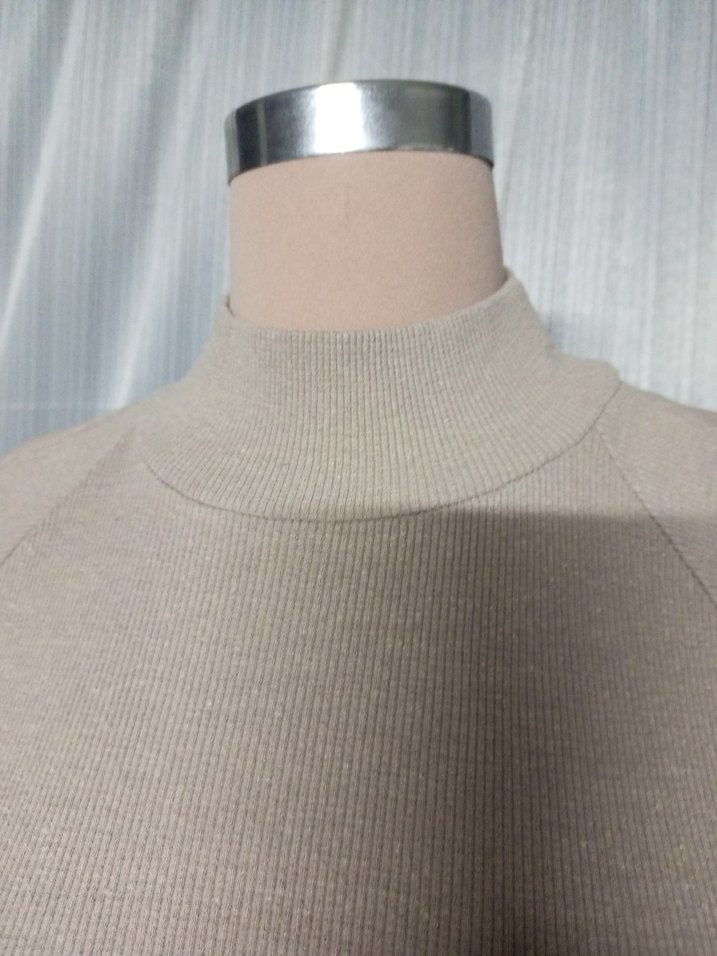 Kadın Bej Yüksek Yaka Omuz Detaylı Triko - Görsel 5