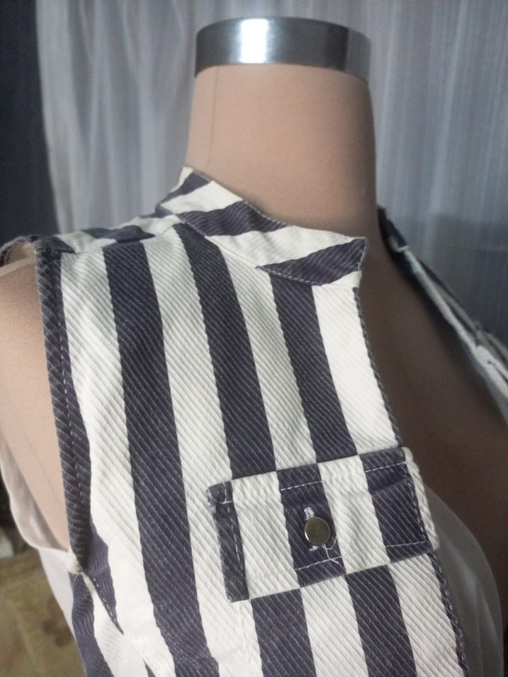 Gri Çizgili Kadın Kolsuz Yelek - Görsel 4