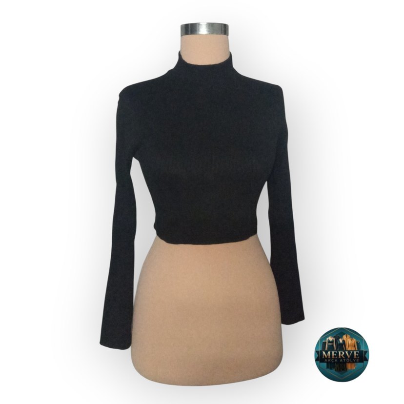 Siyah Yüksek Yakalı Kadın Triko - Görsel 2