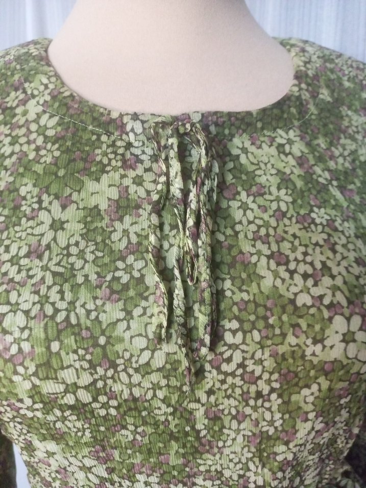 Yeşil Çiçek Desenli  Kuşaklı  Bluz - Görsel 4