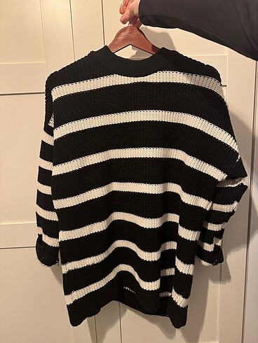 Siyah-Beyaz Çizgili Oversize Triko Kazak