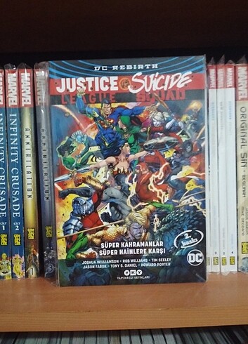 Justice League vs Suicide Squad 