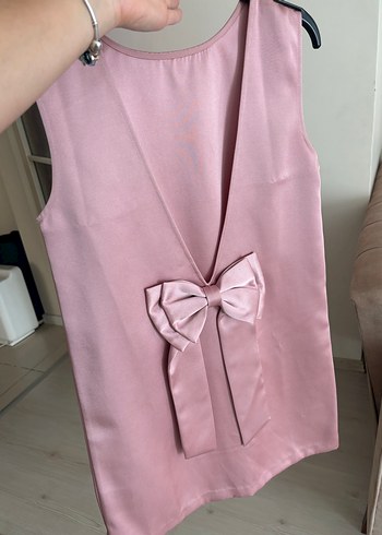 Fiyonklu Pembe Saten Sırtı Açık Kolsuz Elbise - Görsel 2