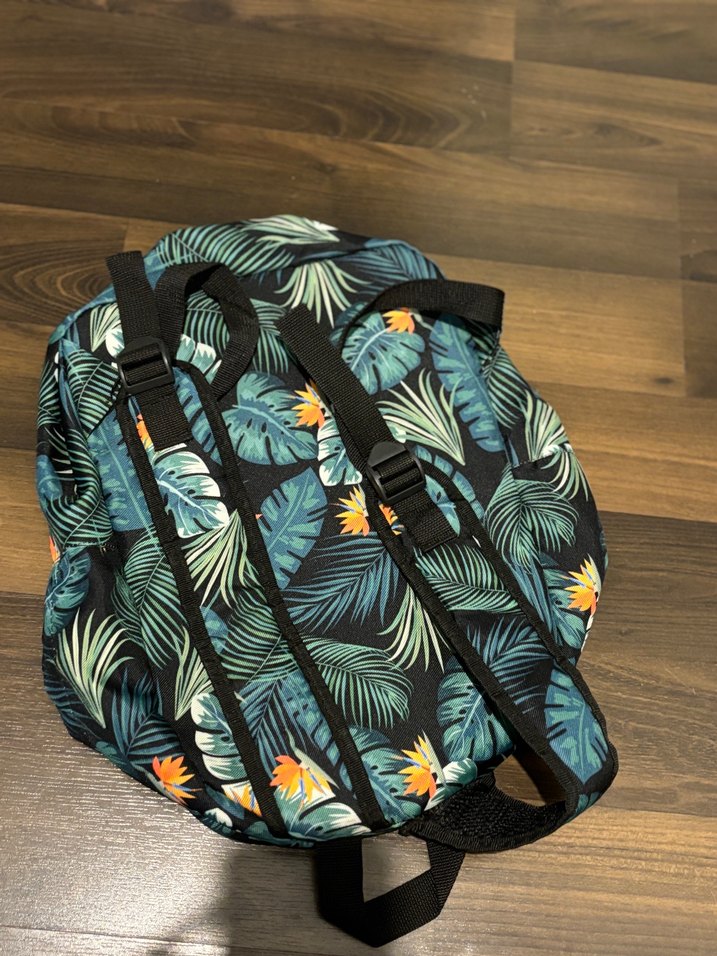 Yeşil Desenli Kadın Sırt Çantası - Görsel 3