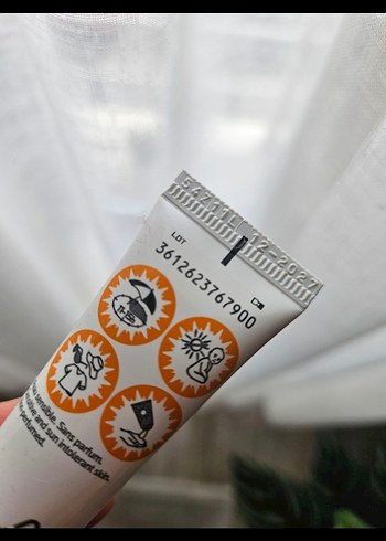 La Roche-Posay Anthelios UVmune 400 SPF 50+ Güneş Kremi - Görsel 6