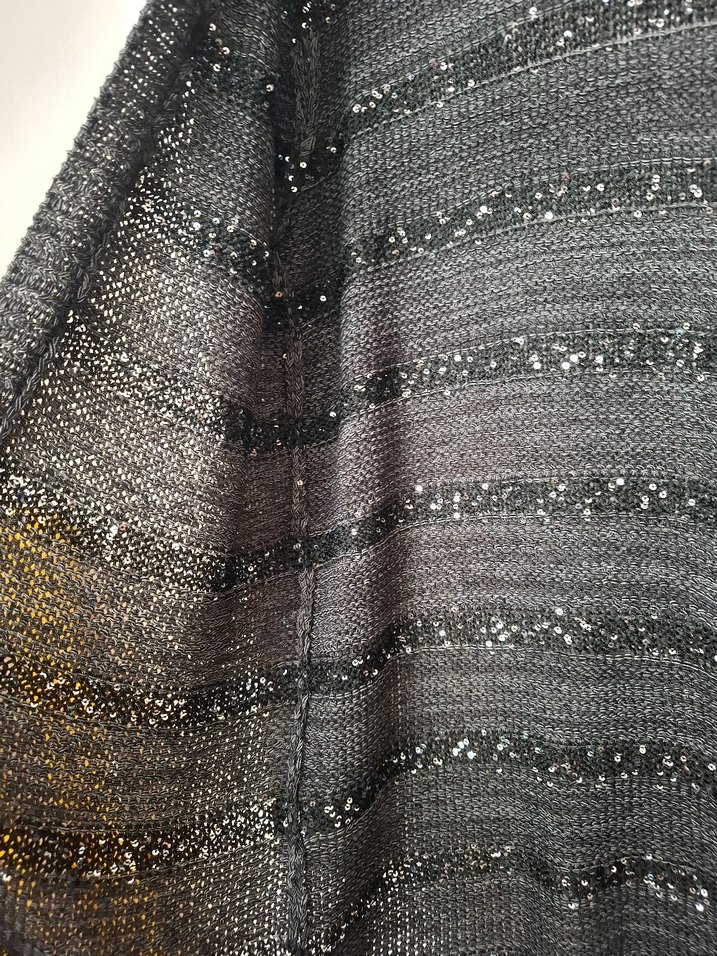 Gri Nakışlı Kısa Triko Kadın Kazak - Görsel 3