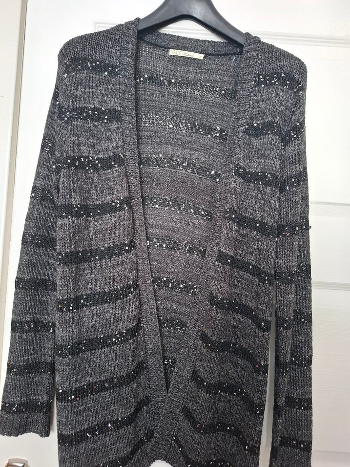 Gri Nakışlı Kısa Triko Kadın Kazak - Görsel 2