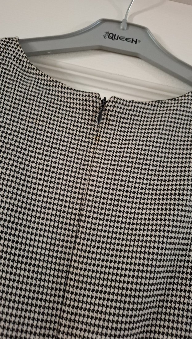 Kolsuz, V Yaka Gri Midi Elbise - Görsel 4