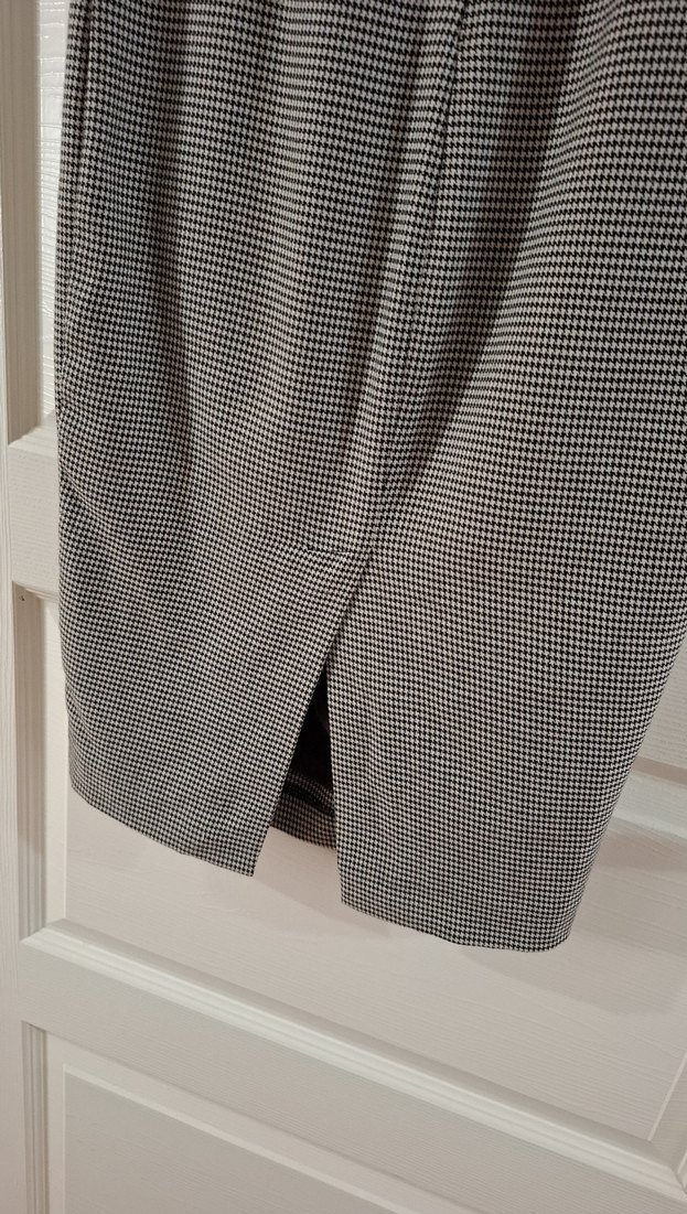 Kolsuz, V Yaka Gri Midi Elbise - Görsel 3