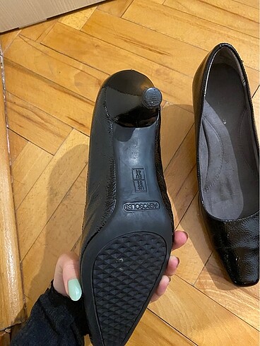 Aerosoles aerosoles siyah deri kitten heels