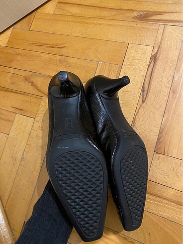 37 Beden aerosoles siyah deri kitten heels