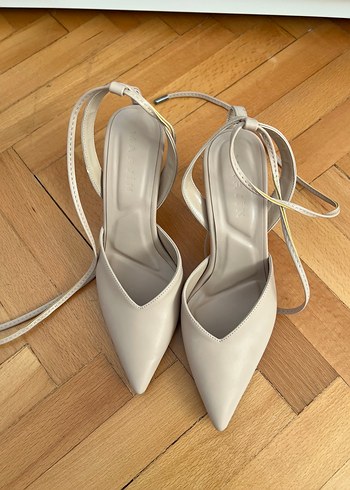 Bej Deri Bağcıklı İnce Topuklu Stiletto Kadın Ayakkabı