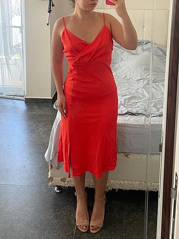 Kırmızı midi elbise