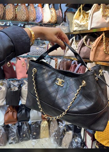 Beden Zincir Detaylı Siyah Chanel Deri Çanta