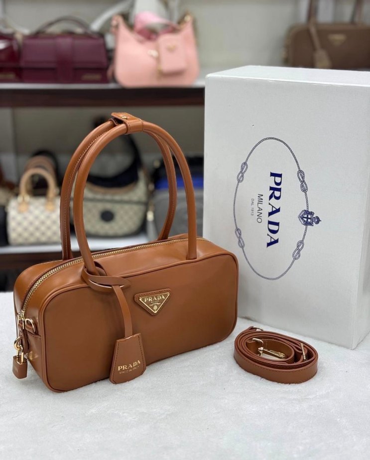 Prada Siyah Deri Kemerli Kadın Çanta - Görsel 2