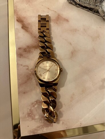 Michael kors rose gold saat