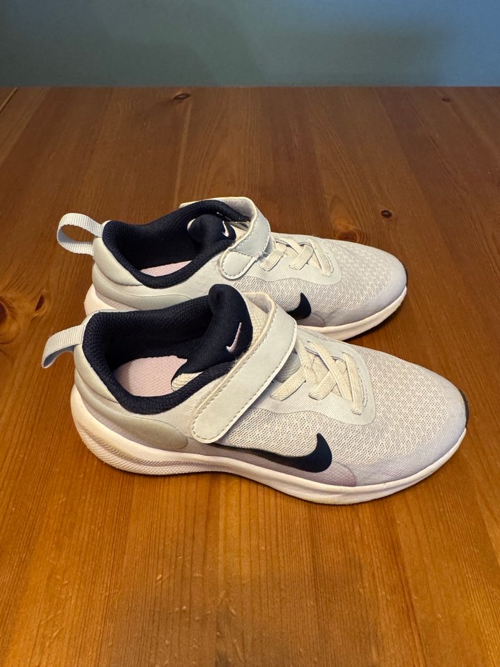 Nike Çocuk Beyaz Spor Ayakkabı - Görsel 2