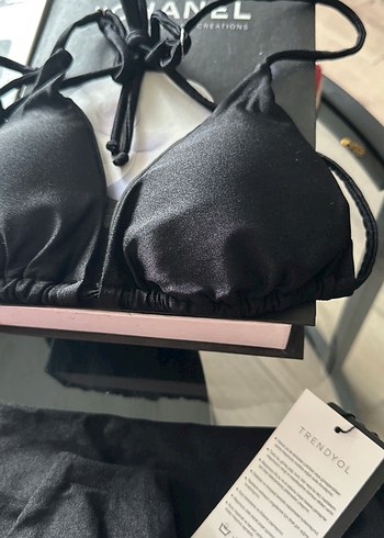 Siyah Gösterişli Strappy Bikini Takımı - Görsel 2