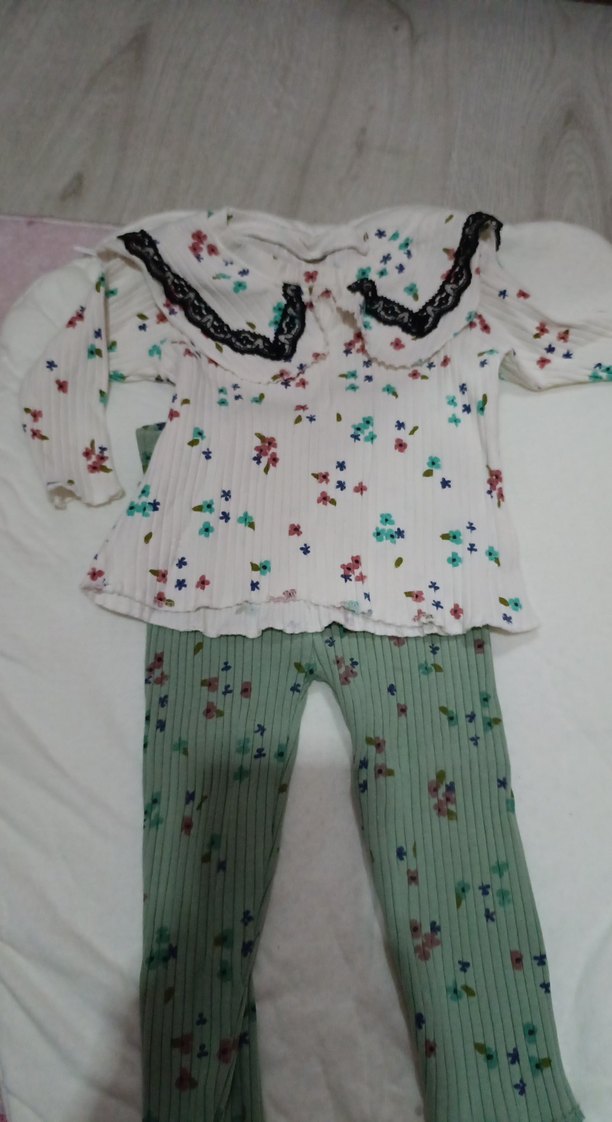 Uzun Kollu Bebek Kız Takımı Dantel Detaylı - Görsel 2