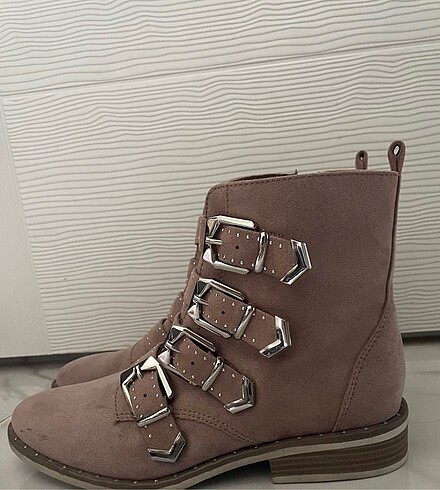 38 Beden Deichmann catwalk bot