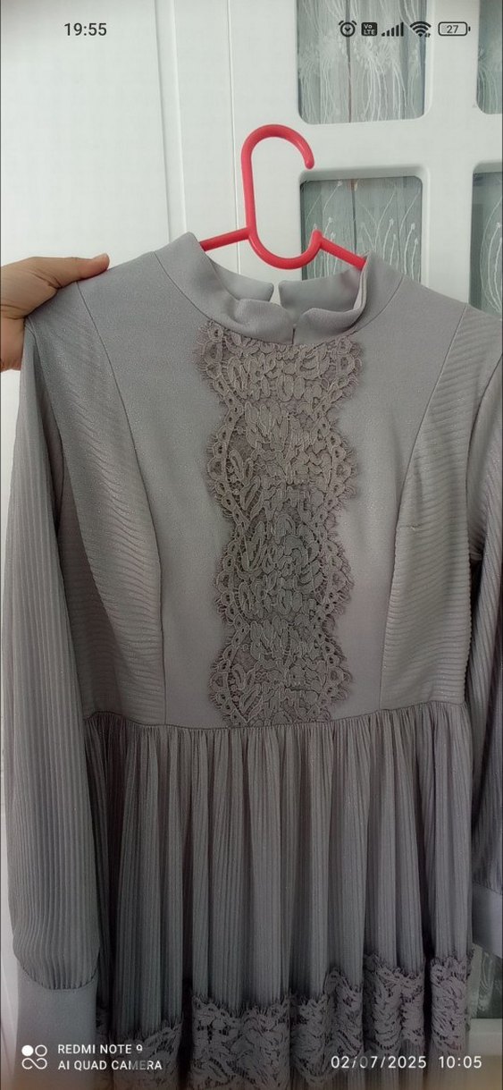 Uzun Kollu Gri Nakışlı Piliseli Elbise - Görsel 2