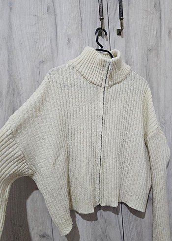 Beyaz Boğazlı Fermuarlı Kısa Örgü Kazak - Görsel 2