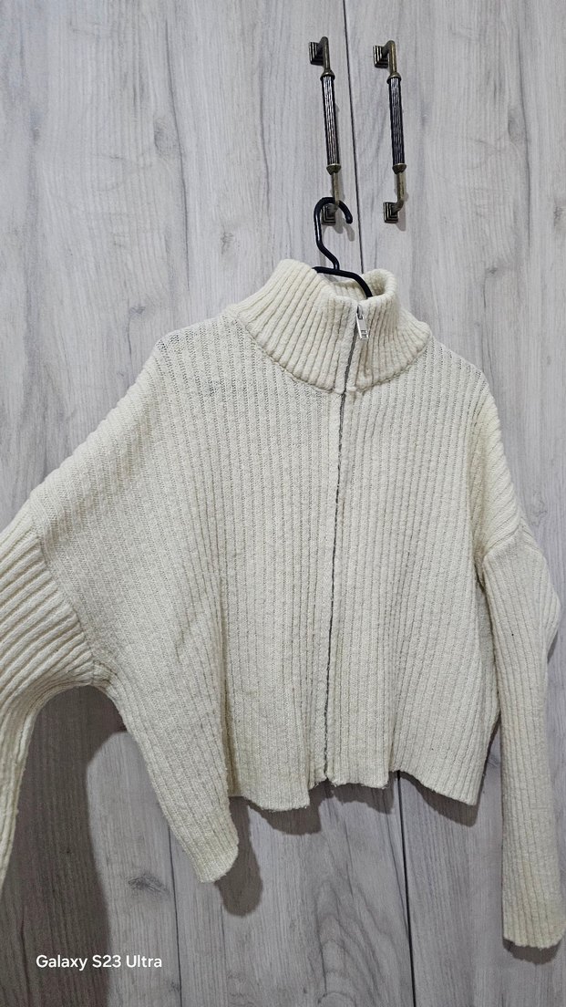 Beyaz Boğazlı Fermuarlı Kısa Örgü Kazak - Görsel 2