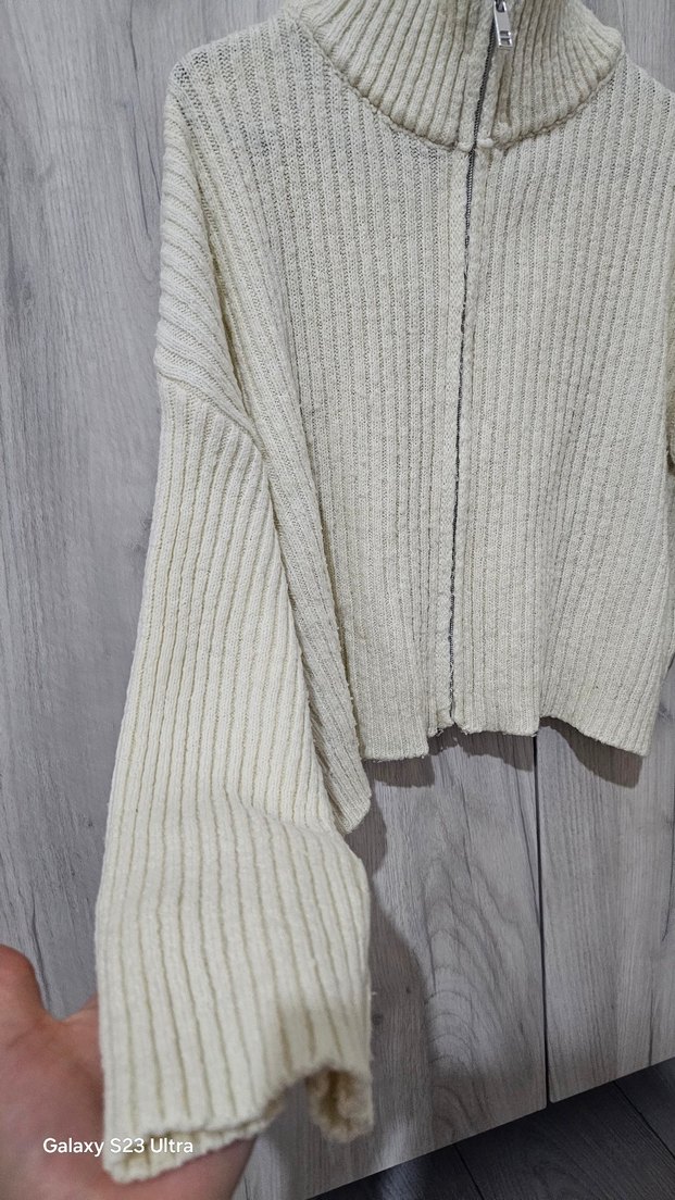 Beyaz Boğazlı Fermuarlı Kısa Örgü Kazak - Görsel 4