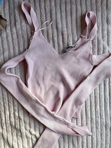 zara omzu açık pembe bluz
