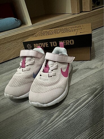 22 Beden Nike Spor Ayakkabı 22.5