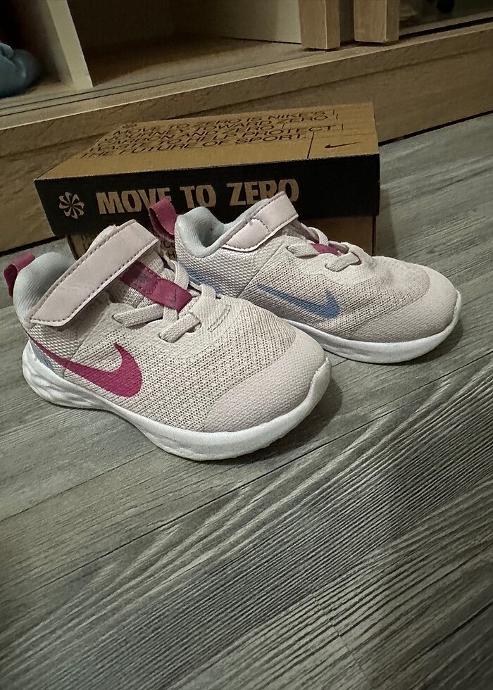 Nike Spor Ayakkabı 22.5 - Görsel 2