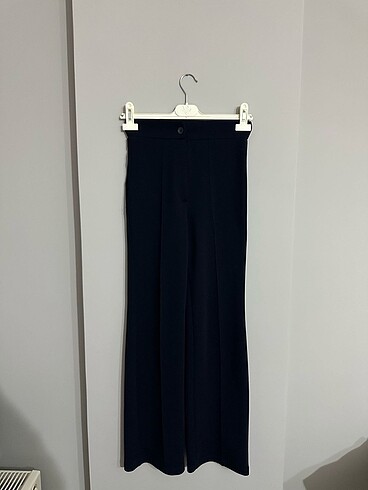 ÖNÜ ÇİMALI LACİVERT BOL PAÇA PANTOLON