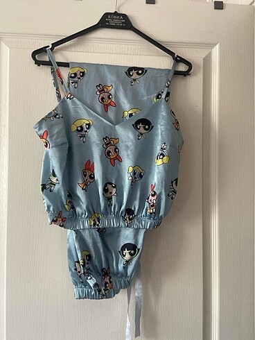 Desenli saten pijama takımı
