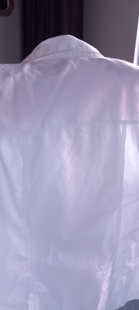 Düğmeli Beyaz Kolsuz Pamuklu Kadın Gömlek - Görsel 4