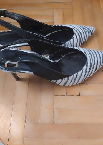 Diğer Kadın Beyaz Gri Zebra Desenli Topuklu Ayakkabı