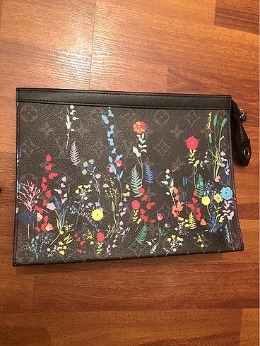 louis vuitton clutch