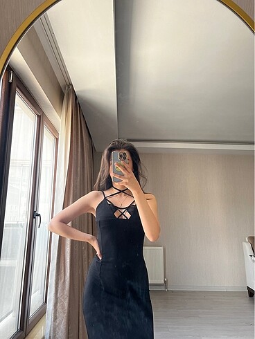 Zara Butiğimin ürünlerinden siyah elbise