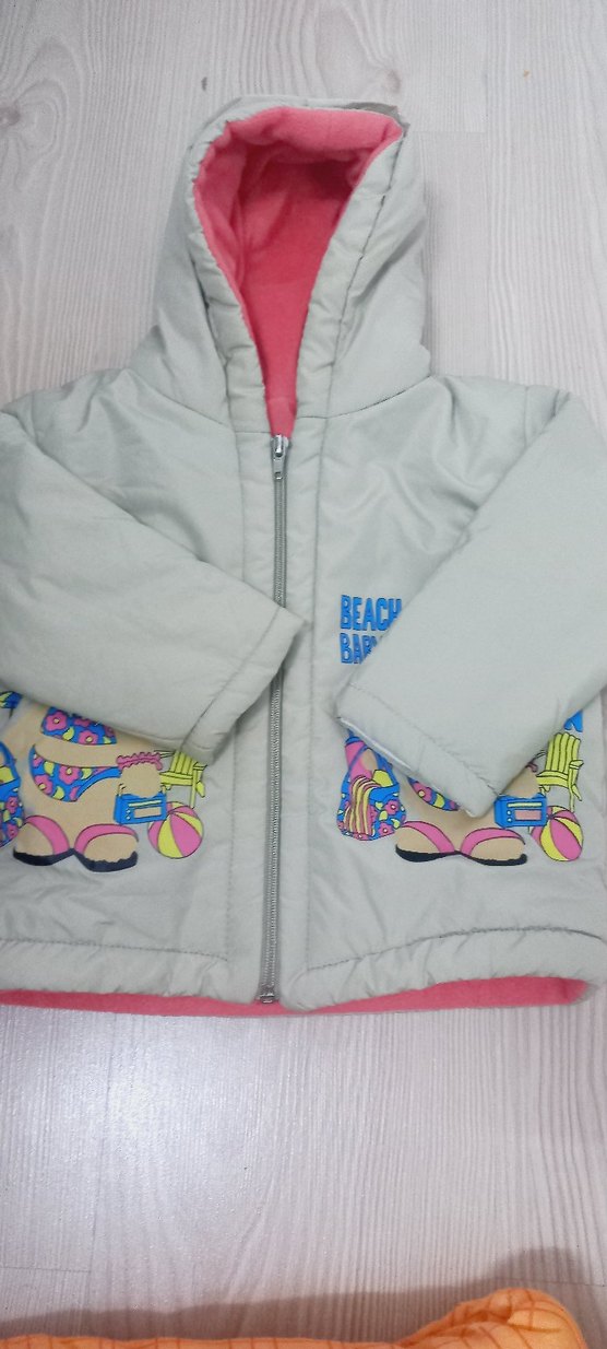 Kız Çocuk Kapüşonlu Renkli Baskılı Mont - Görsel 3