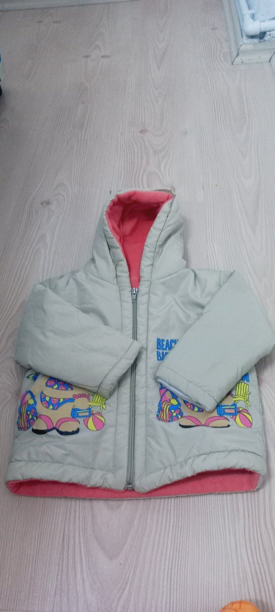 Kız Çocuk Kapüşonlu Renkli Baskılı Mont - Görsel 2