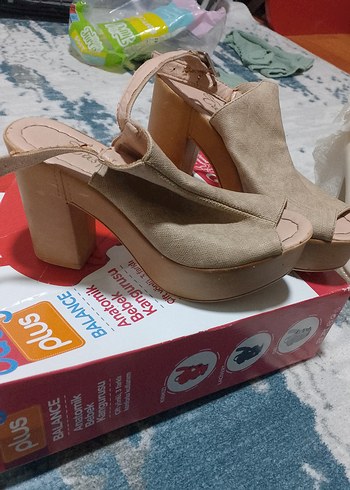 Bej Süet Kadın Dolgu Topuklu Sandalet - Görsel 2