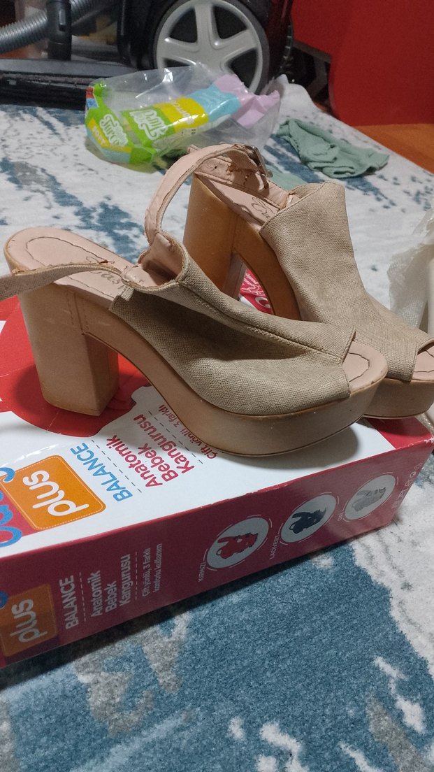 Bej Süet Kadın Dolgu Topuklu Sandalet - Görsel 2