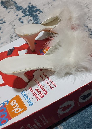 Tüylü Beyaz Stiletto Kadın Terlik ve gelin ayakkabisi - Görsel 2